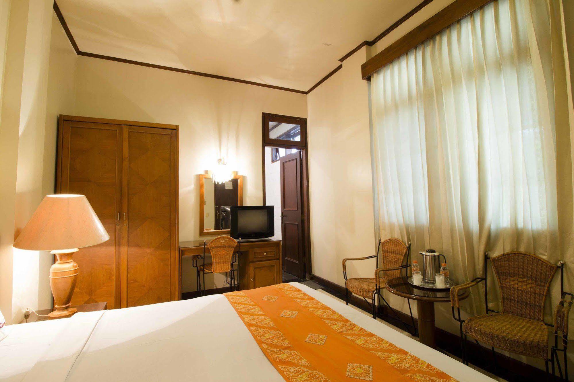 Reddoorz @ Dago Bandung Exterior foto