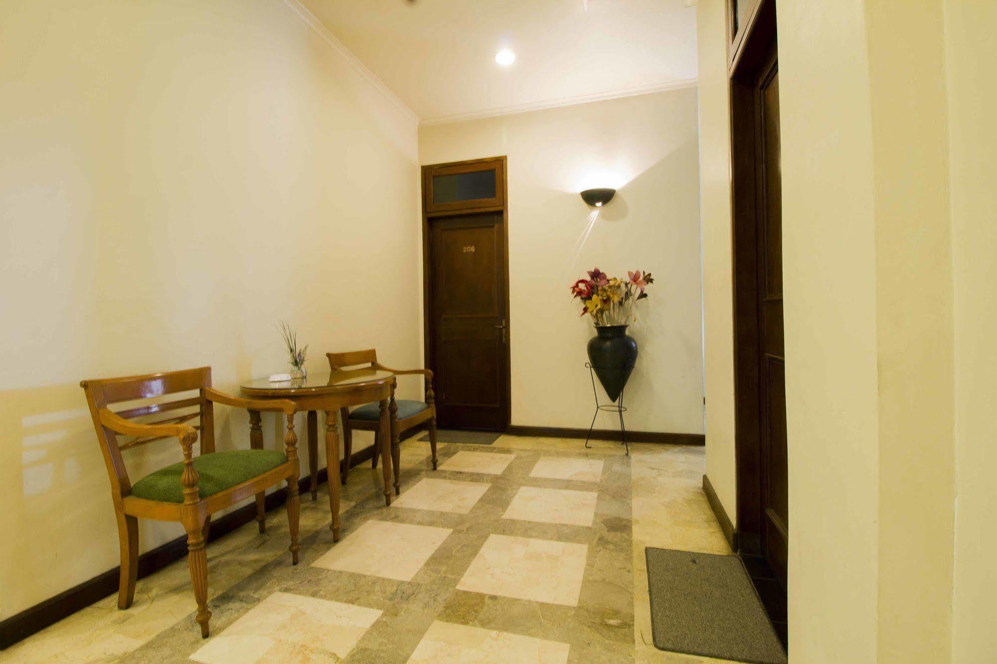 Reddoorz @ Dago Bandung Exterior foto